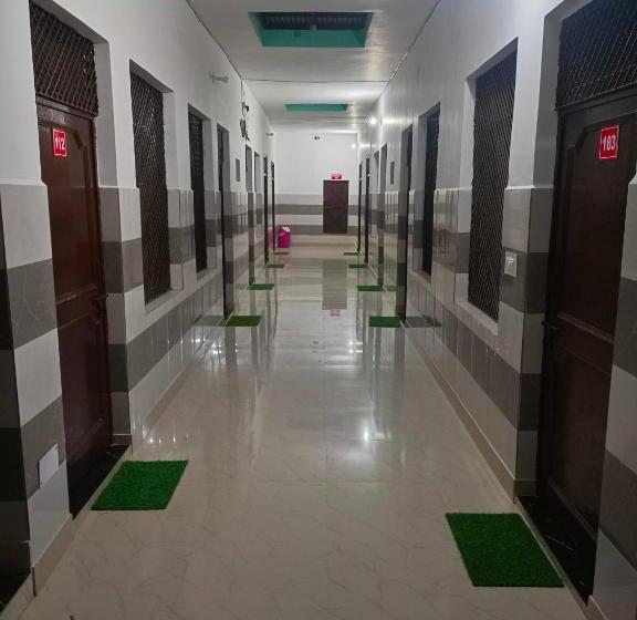 호텔 Oyo Dixit Gest House