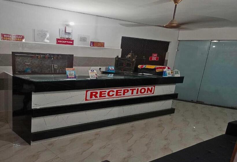 호텔 Oyo Dixit Gest House