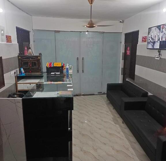 호텔 Oyo Dixit Gest House