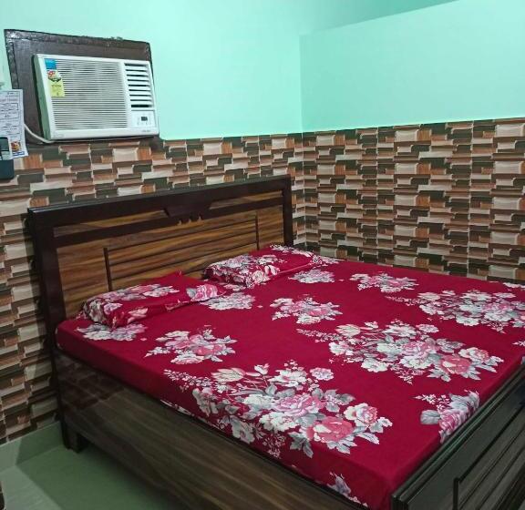 호텔 Oyo Dixit Gest House