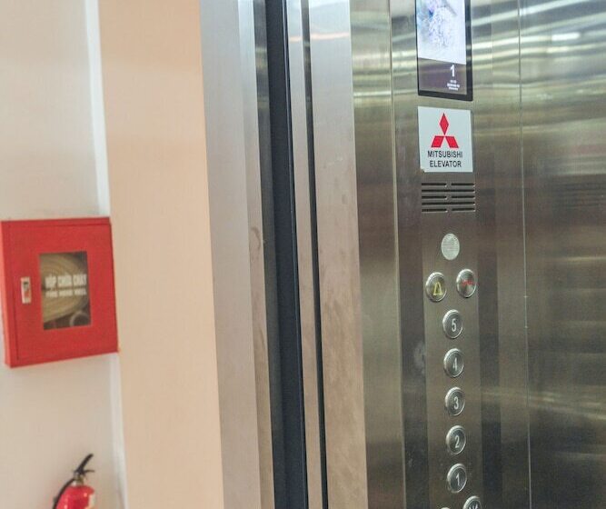 Luxury Airport Hotel & Travel