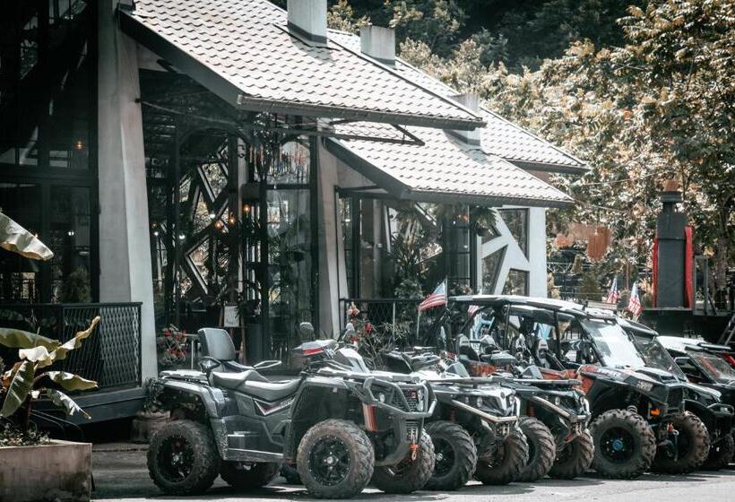 هتل Park Resort Mtirala National Park