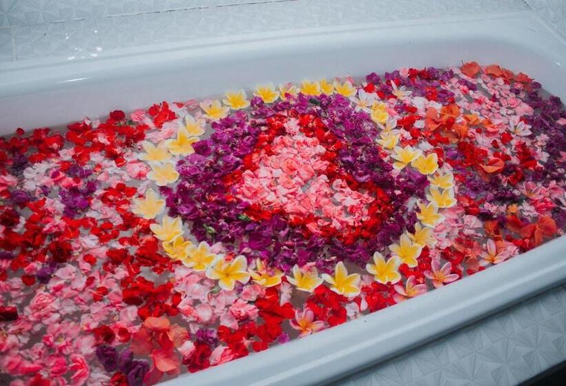 פנסיון Kurnia Guest House & Spa