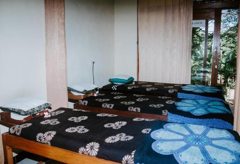 פנסיון Kurnia Guest House & Spa