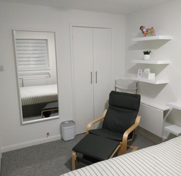 פנסיון Town House Chantry   With Self Check In And Free Parking   Rooms At Ipswichdigs