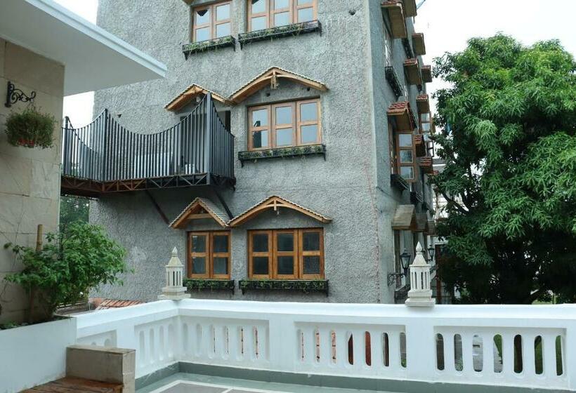 The Stoneberry Resort