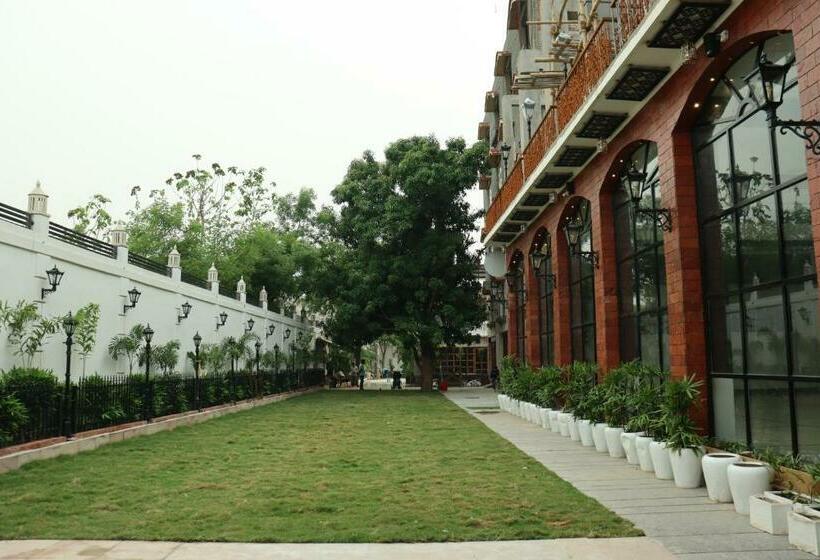 The Stoneberry Resort