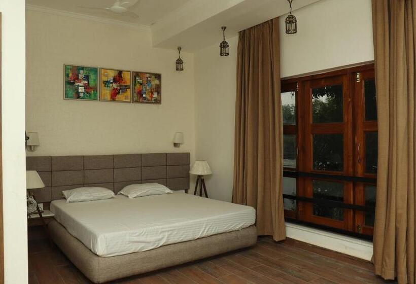 The Stoneberry Resort