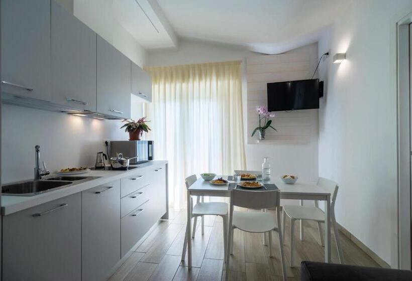 هتل Daniel Apartments