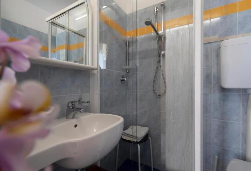 فندق Daniel Apartments