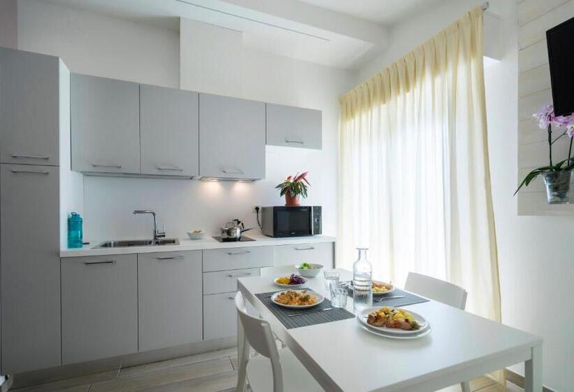 هتل Daniel Apartments