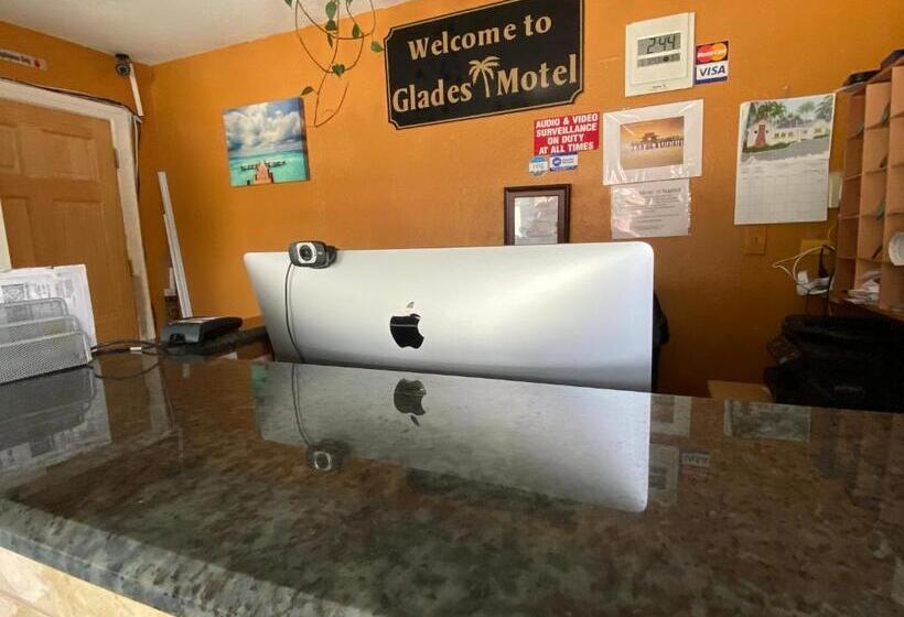 Glades Motel   Naples
