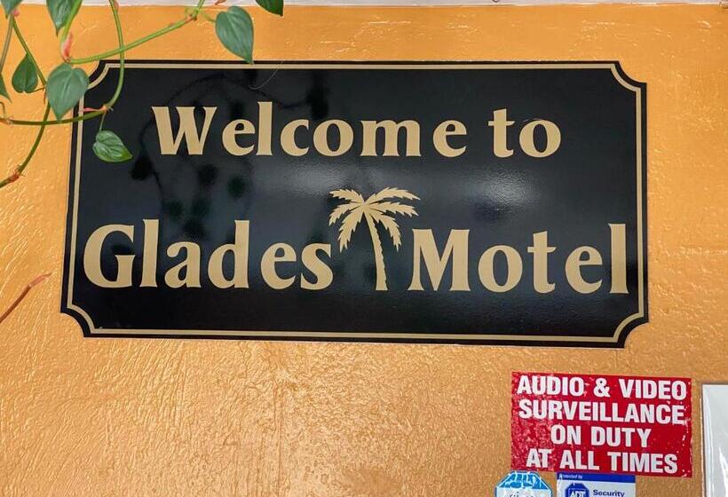 Glades Motel   Naples