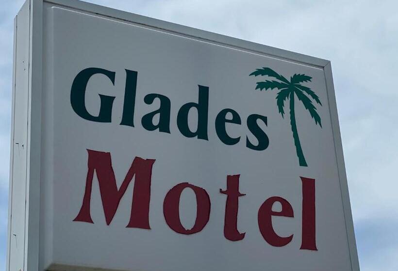 Glades Motel   Naples