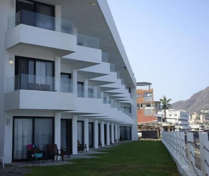 هتل Barra De Navidad