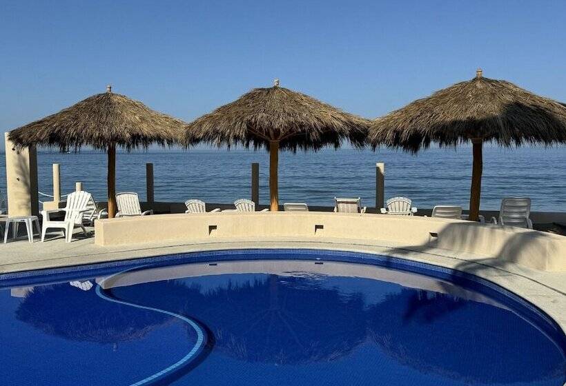 هتل Barra De Navidad