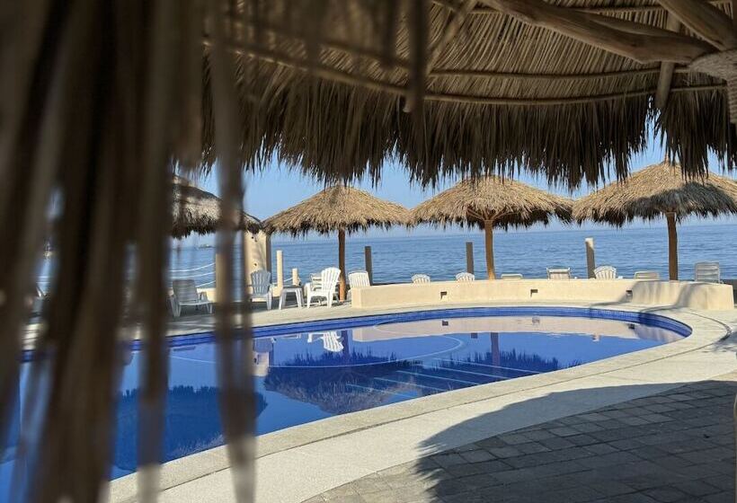 هتل Barra De Navidad