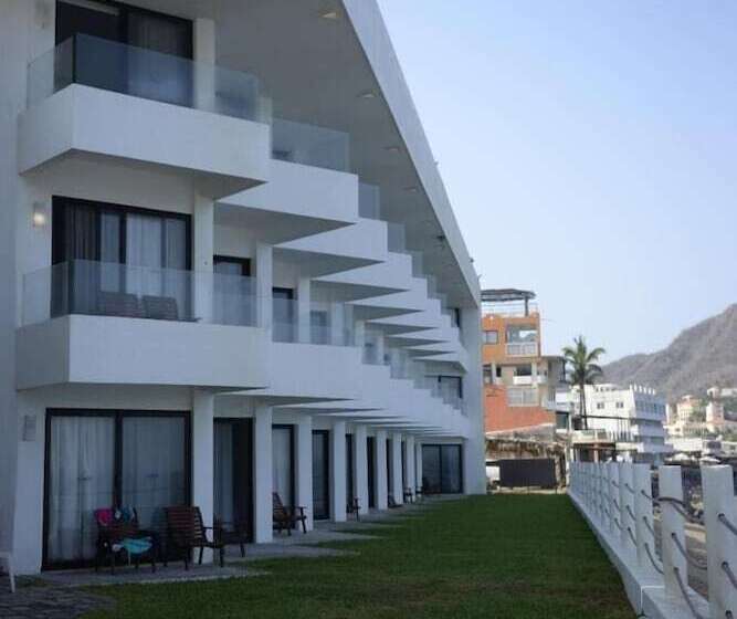 هتل Barra De Navidad