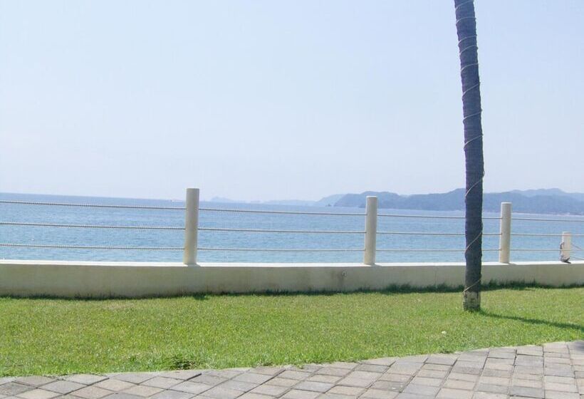 هتل Barra De Navidad