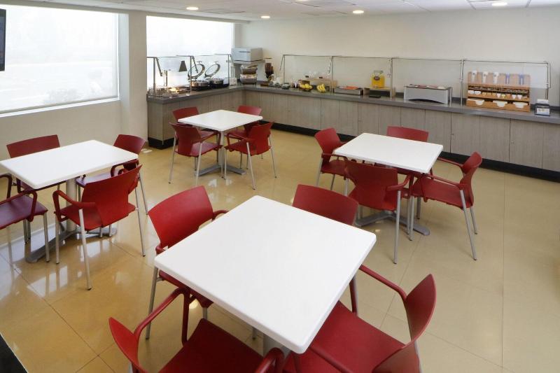 ホテル City Express Junior By Marriott Toluca Aeropuerto