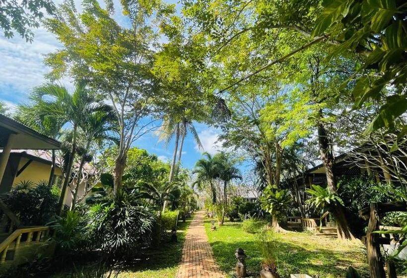 فندق Clean Beach Resort