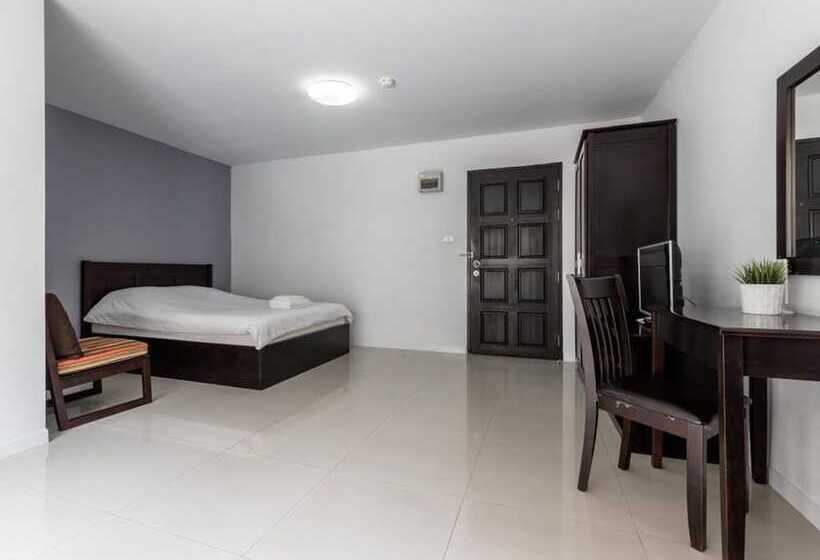 בית מלון כפרי Double Two At Sathorn