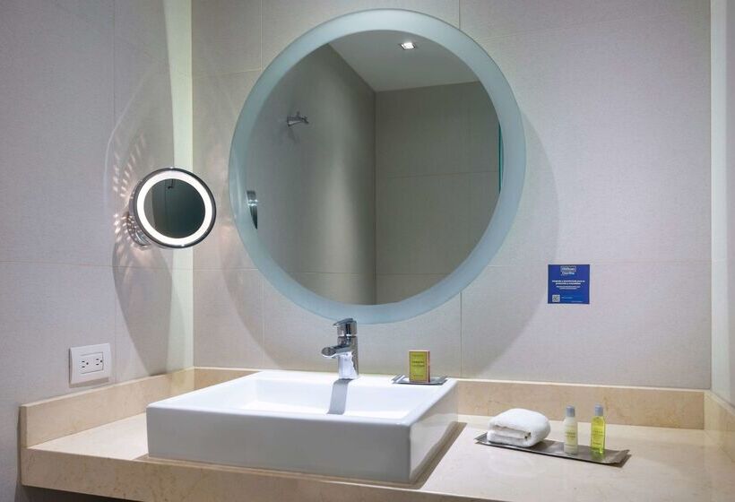 هتل Doubletree By Hilton Guadalajara Centro Historico