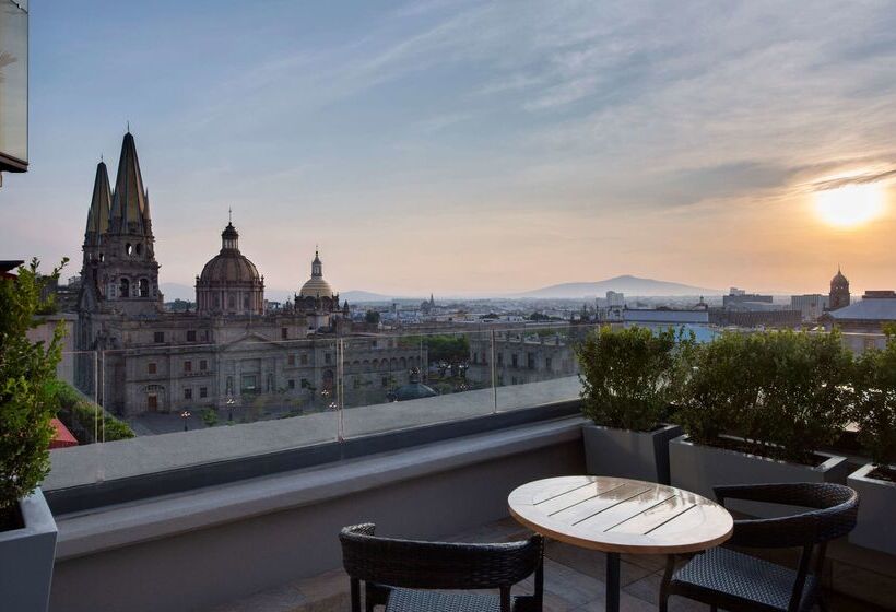 هتل Doubletree By Hilton Guadalajara Centro Historico