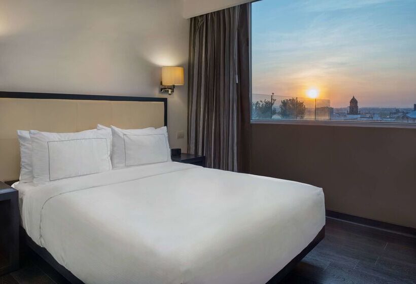 هتل Doubletree By Hilton Guadalajara Centro Historico