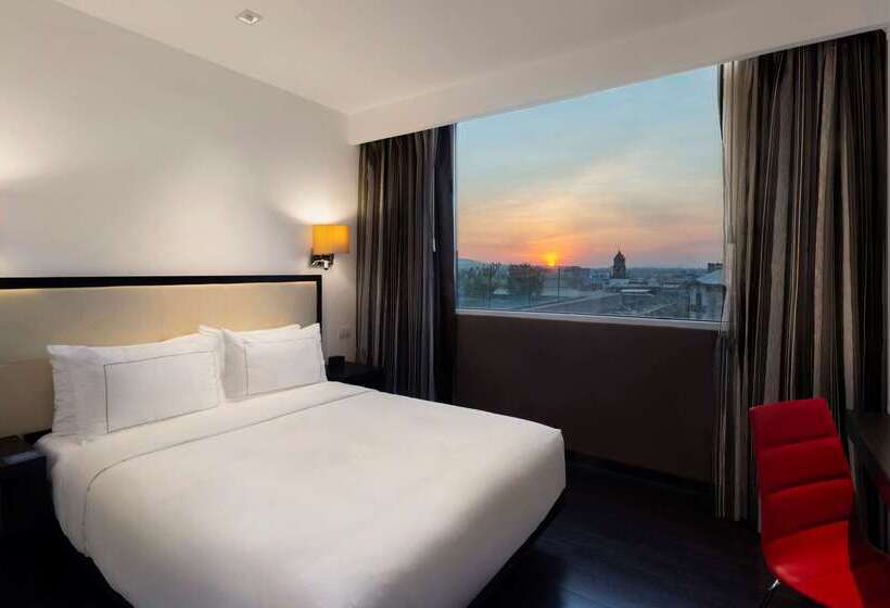 هتل Doubletree By Hilton Guadalajara Centro Historico