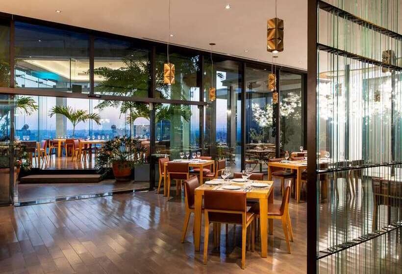 هتل Doubletree By Hilton Guadalajara Centro Historico