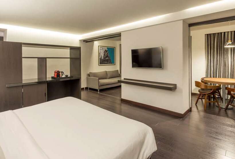 هتل Doubletree By Hilton Guadalajara Centro Historico