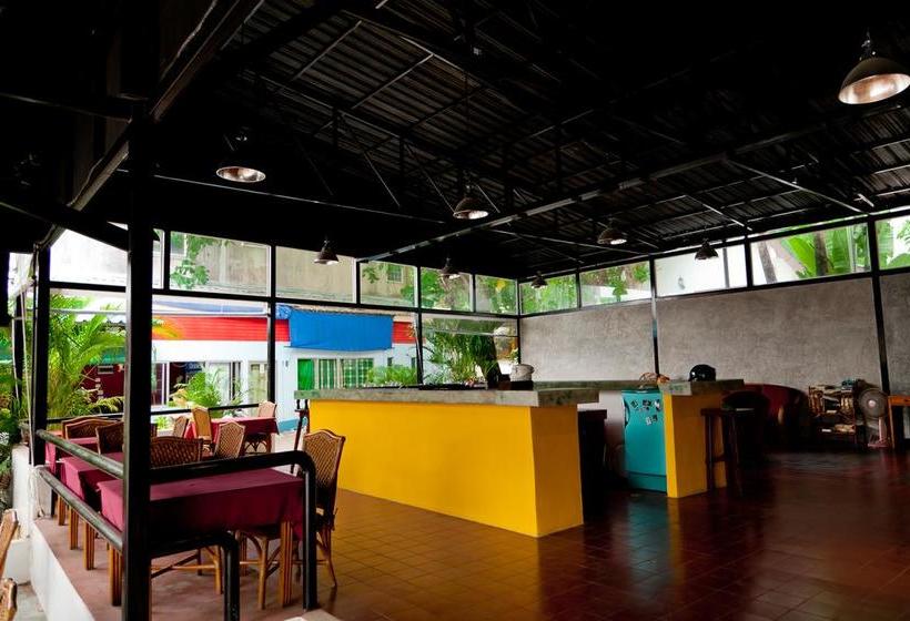 فندق Full Moon Beach Resort