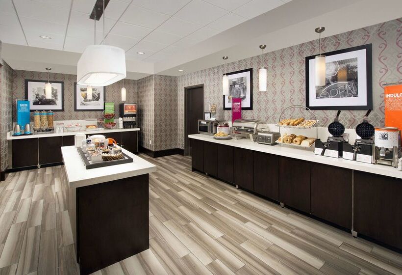 Отель Hampton Inn By Hilton Hattiesburg