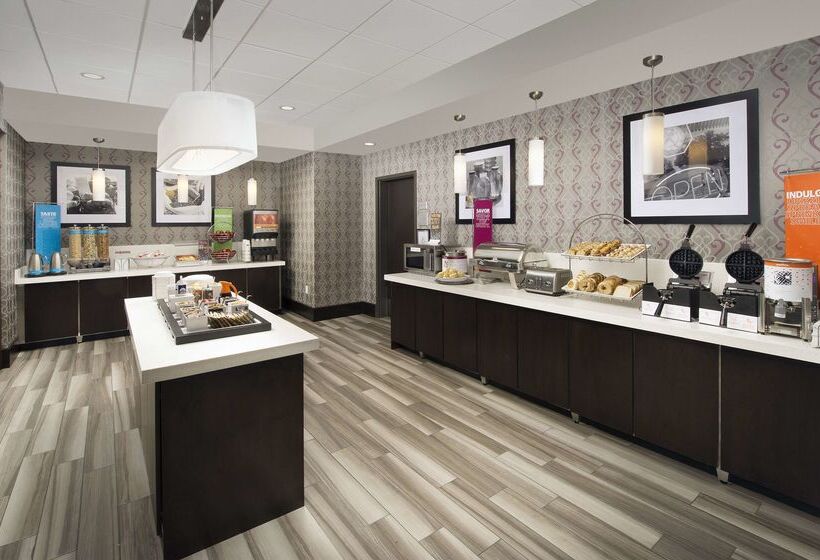 Отель Hampton Inn By Hilton Hattiesburg