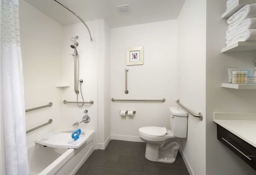 Отель Hampton Inn By Hilton Hattiesburg