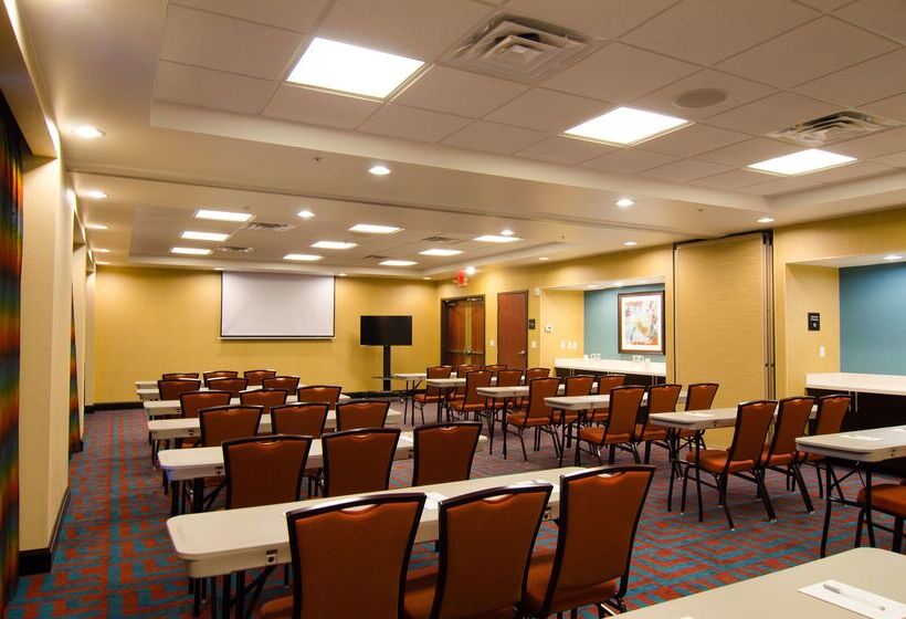 בית מלון כפרי Hampton Inn & Suites Huntsville