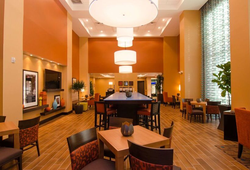 בית מלון כפרי Hampton Inn & Suites Huntsville