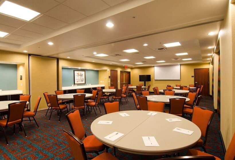 בית מלון כפרי Hampton Inn & Suites Huntsville