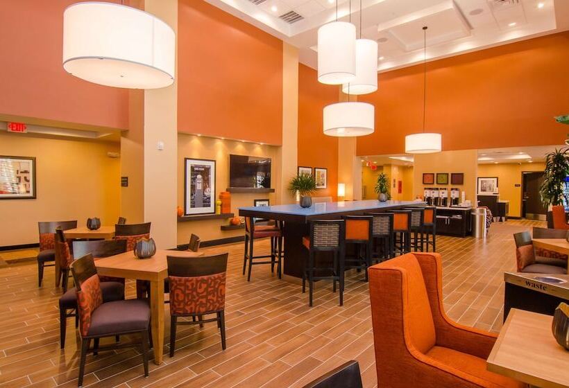 בית מלון כפרי Hampton Inn & Suites Huntsville