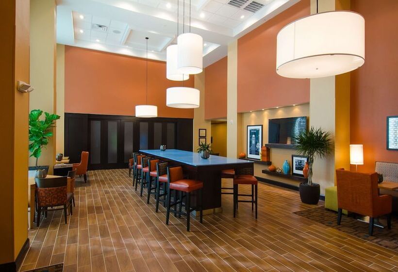 בית מלון כפרי Hampton Inn & Suites Huntsville