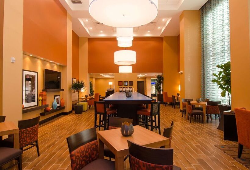 בית מלון כפרי Hampton Inn & Suites Huntsville