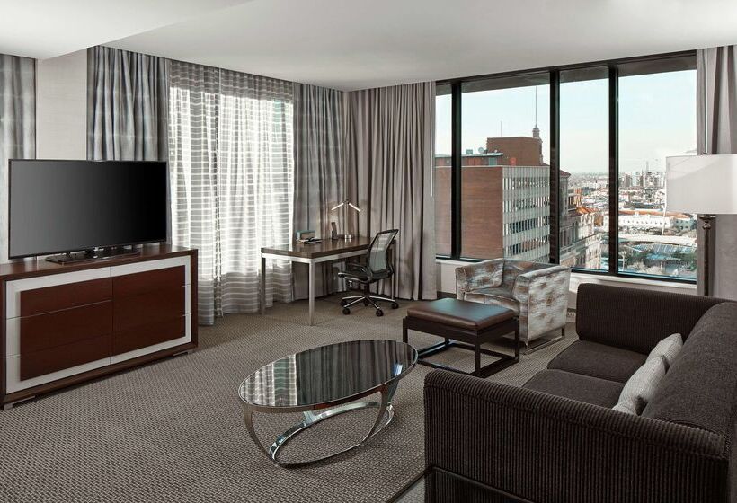 בית מלון כפרי Hilton Garden Inn Phoenix Downtown