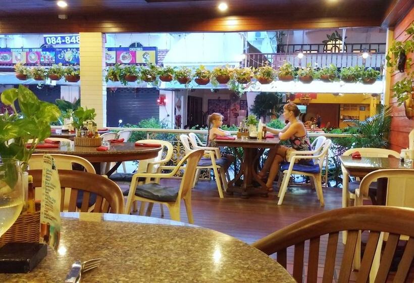 호텔 Karon Cafe  Inn