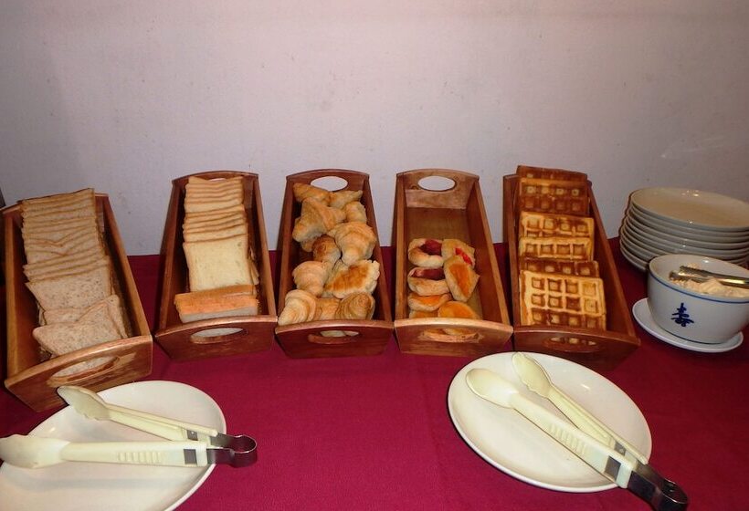 בית מלון כפרי Karon Cafe Inn