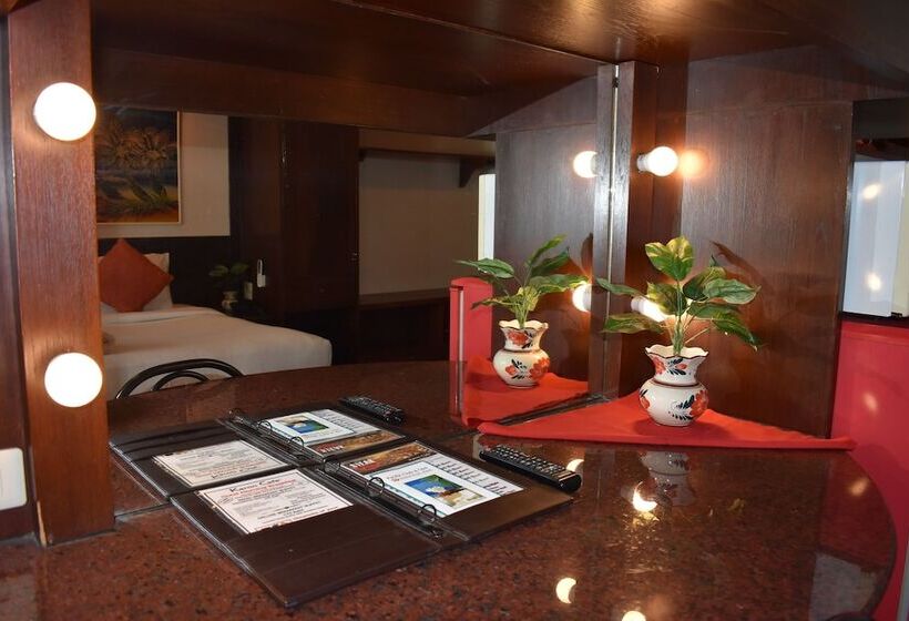 호텔 Karon Cafe  Inn