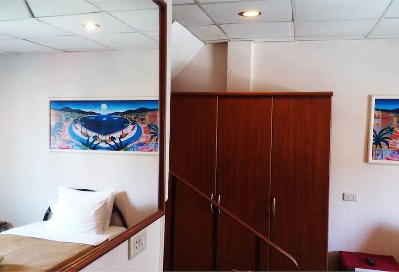 בית מלון כפרי Karon Cafe Inn