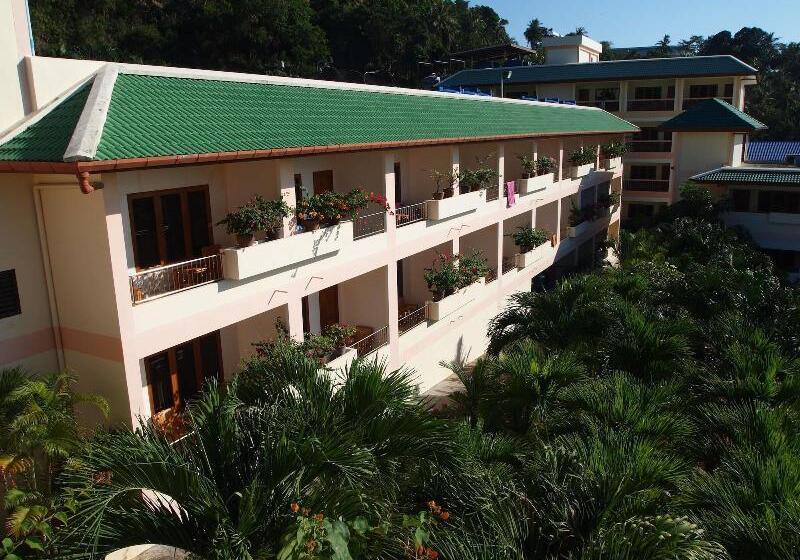 호텔 Karon Village