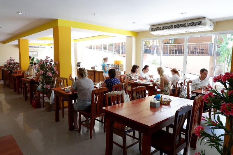 호텔 Karon Village