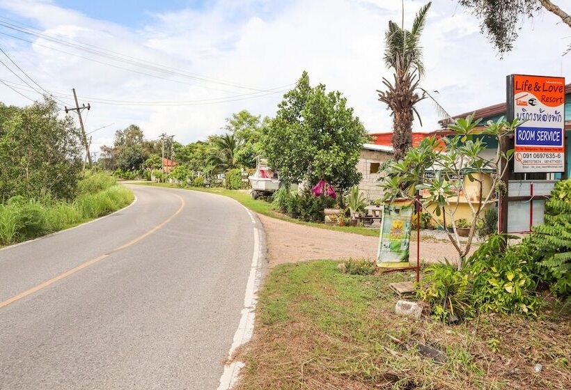 Отель Life And Love Resort